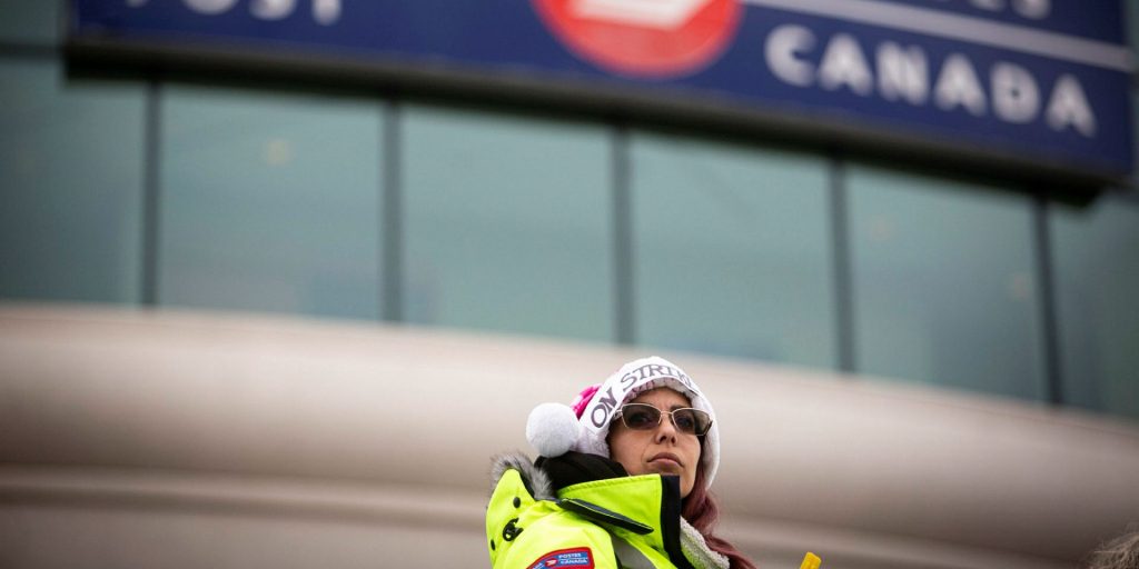 Aurelia Arcaro, a Canada Post worker from Rigaud, Que., pickets outside the head office in Ottawa on Nov. 28, 2024. The Hill Times photograph by Andrew Meade