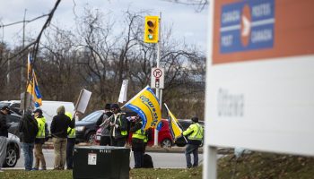 Canada Post workers picket