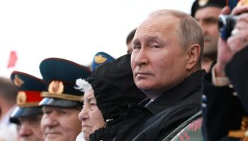 Vladimir_Putin_at_2022_Victory_Parade.t629e38ae.m2048@0.xbmSu3mgx