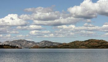 lake-laberge-85694_1280.t674f1c84.m2048.xAyv8oYtp